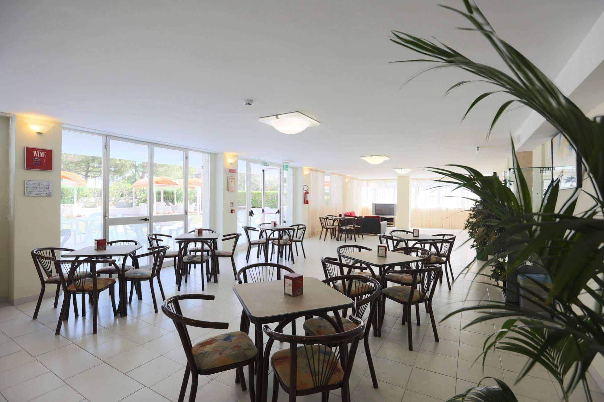 Hotel Marina Beach - Azzurro Club Ravenna Exterior photo